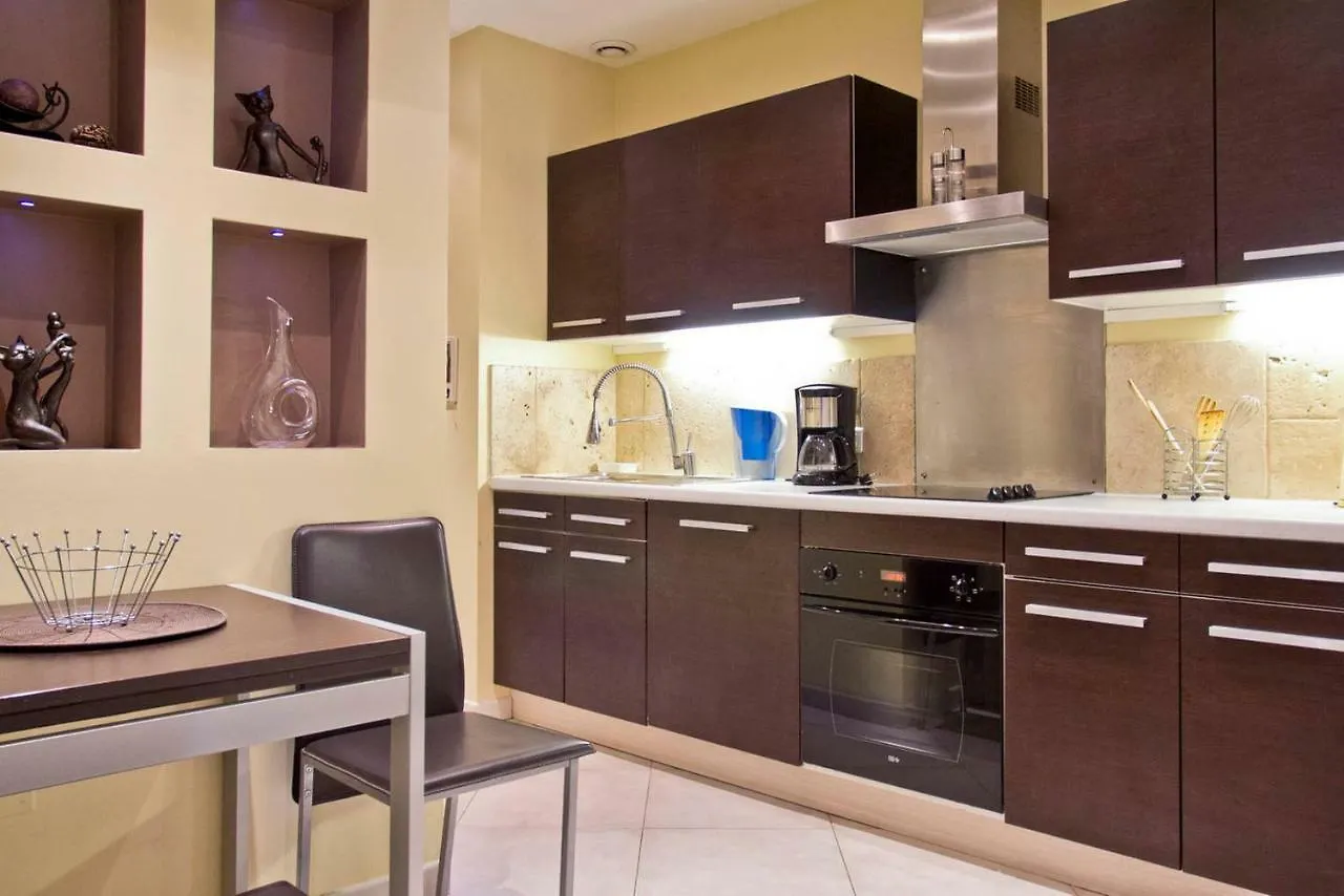 Apartment With Parking In Nice Near The Harbor
