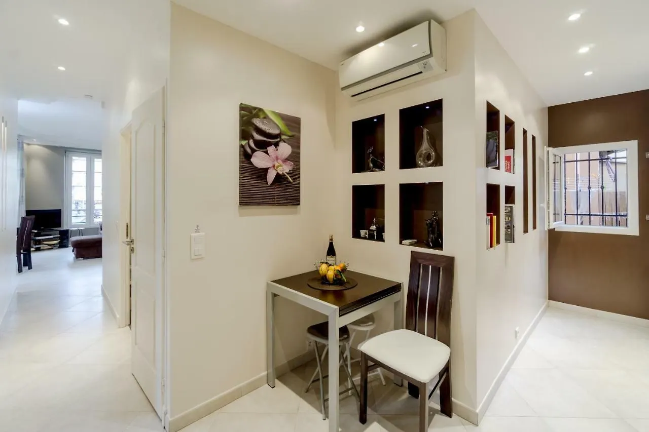 Apartment With Parking In Nice Near The Harbor